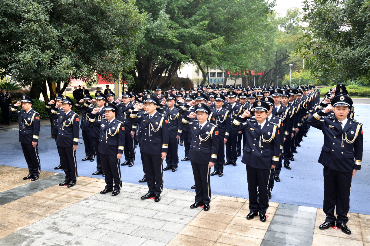 省公安厅举行2023年中国人民警察节升警旗仪式_ 公安要闻_ 福建省公安厅